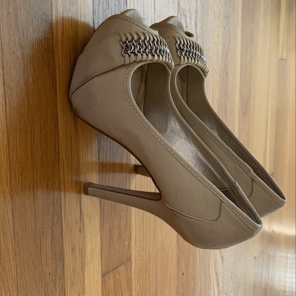 Heels - Picture 2 of 3